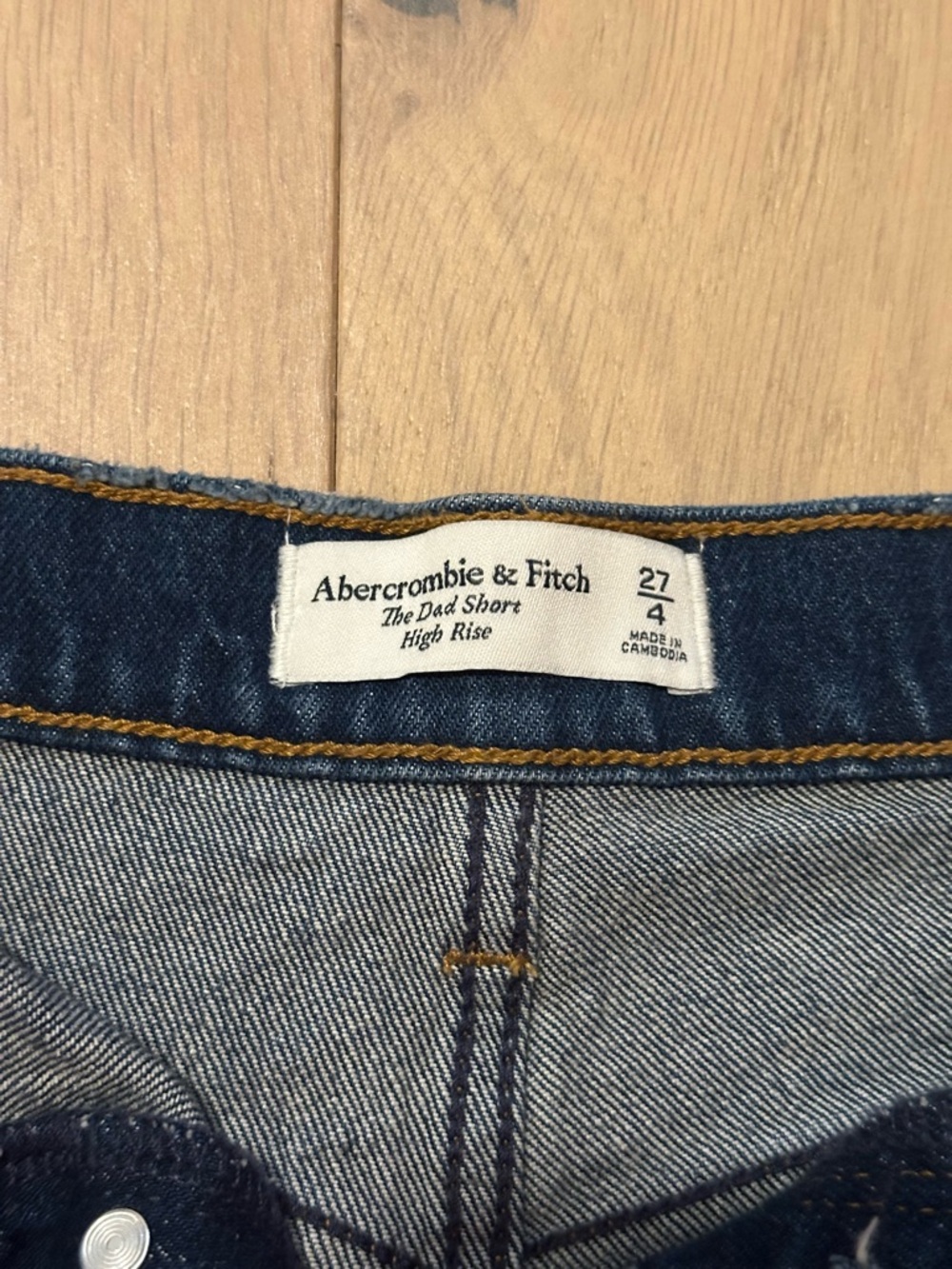 Abercrombie Dad Short button closure size 4 - Picture 3 of 3